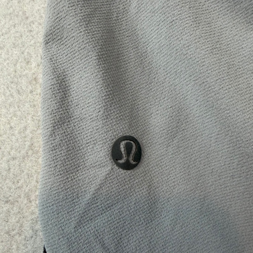 Lululemon License to Train Shorts Mens Medium Grey 7 Inch Inseam LM7APYS - Picture 3 of 8